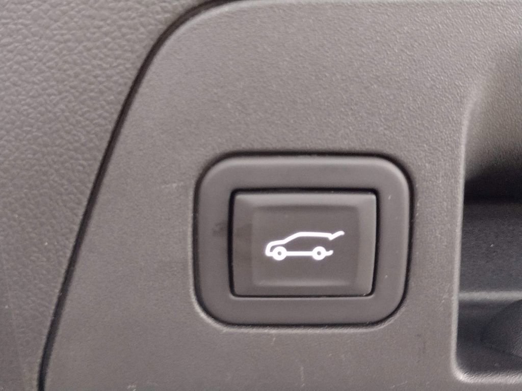 Used 2023 Buick Envision Essence image 18