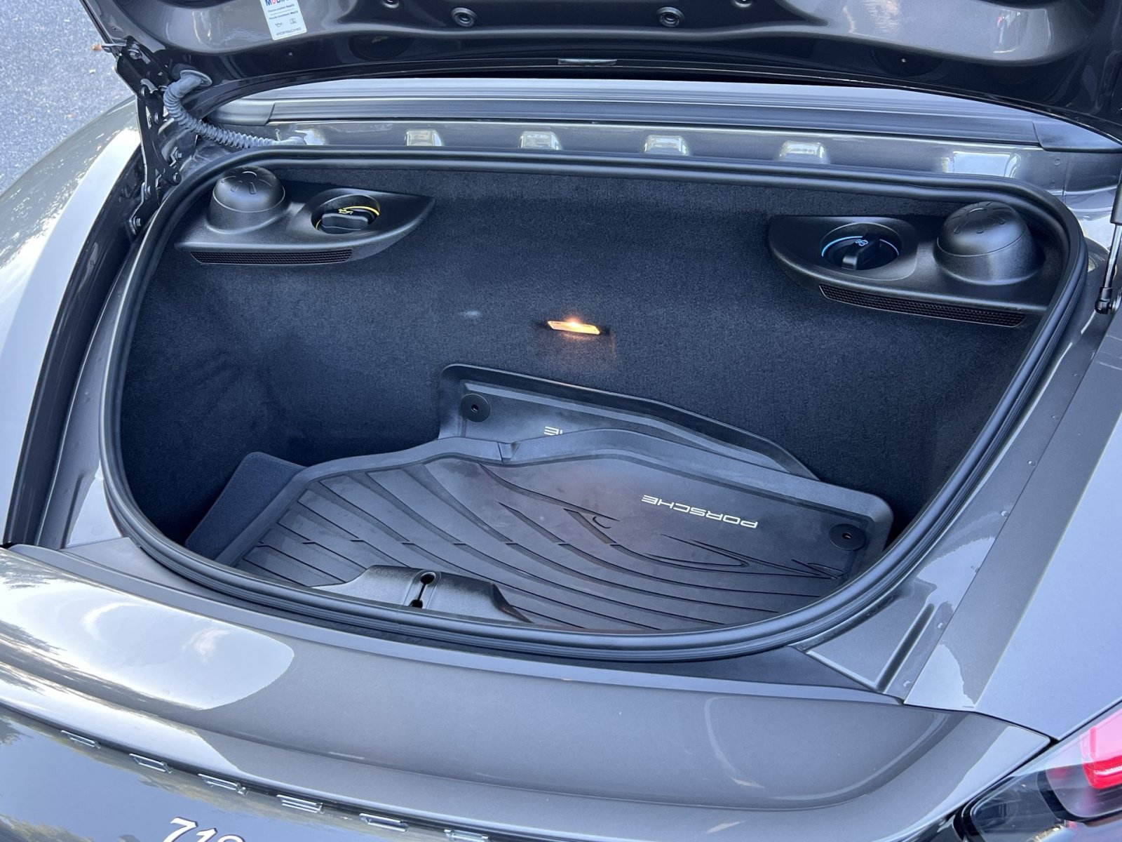 Used 2018 Porsche 718 Boxster RWD image 30