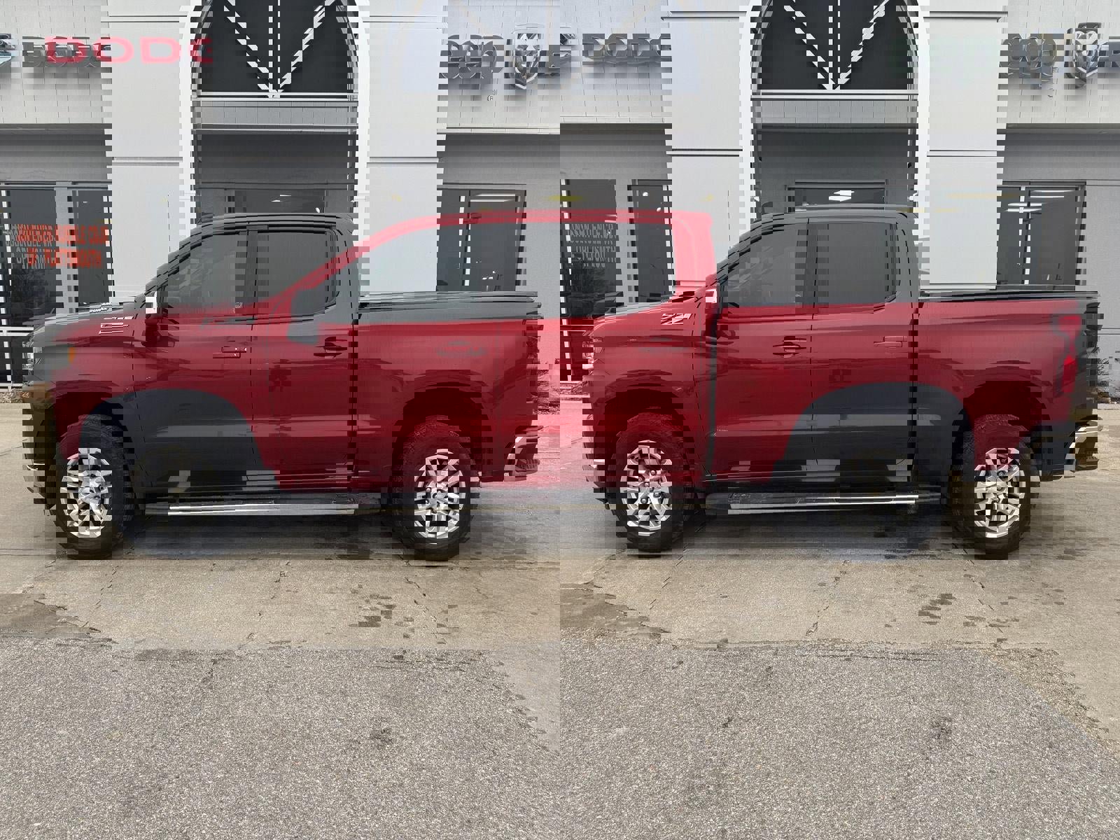 Used 2021 Chevrolet Silverado 1500 LT image 1