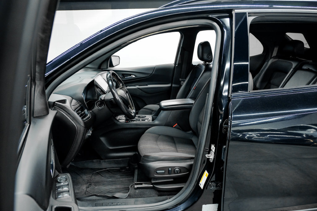 Used 2022 Chevrolet Equinox RS w/ Infotainment Package FWD image 4