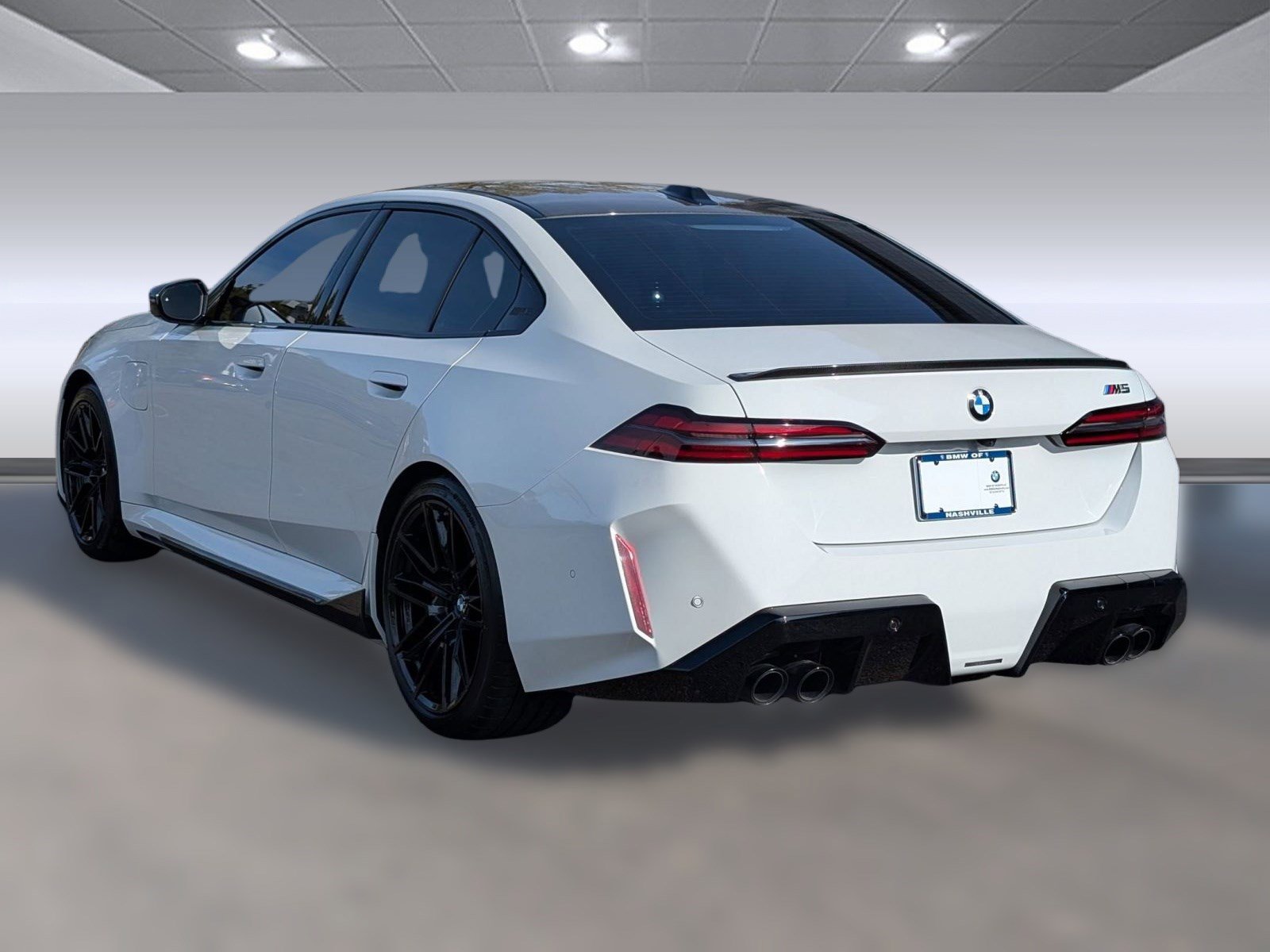 Used 2025 BMW M5 w/ Carbon Package image 3