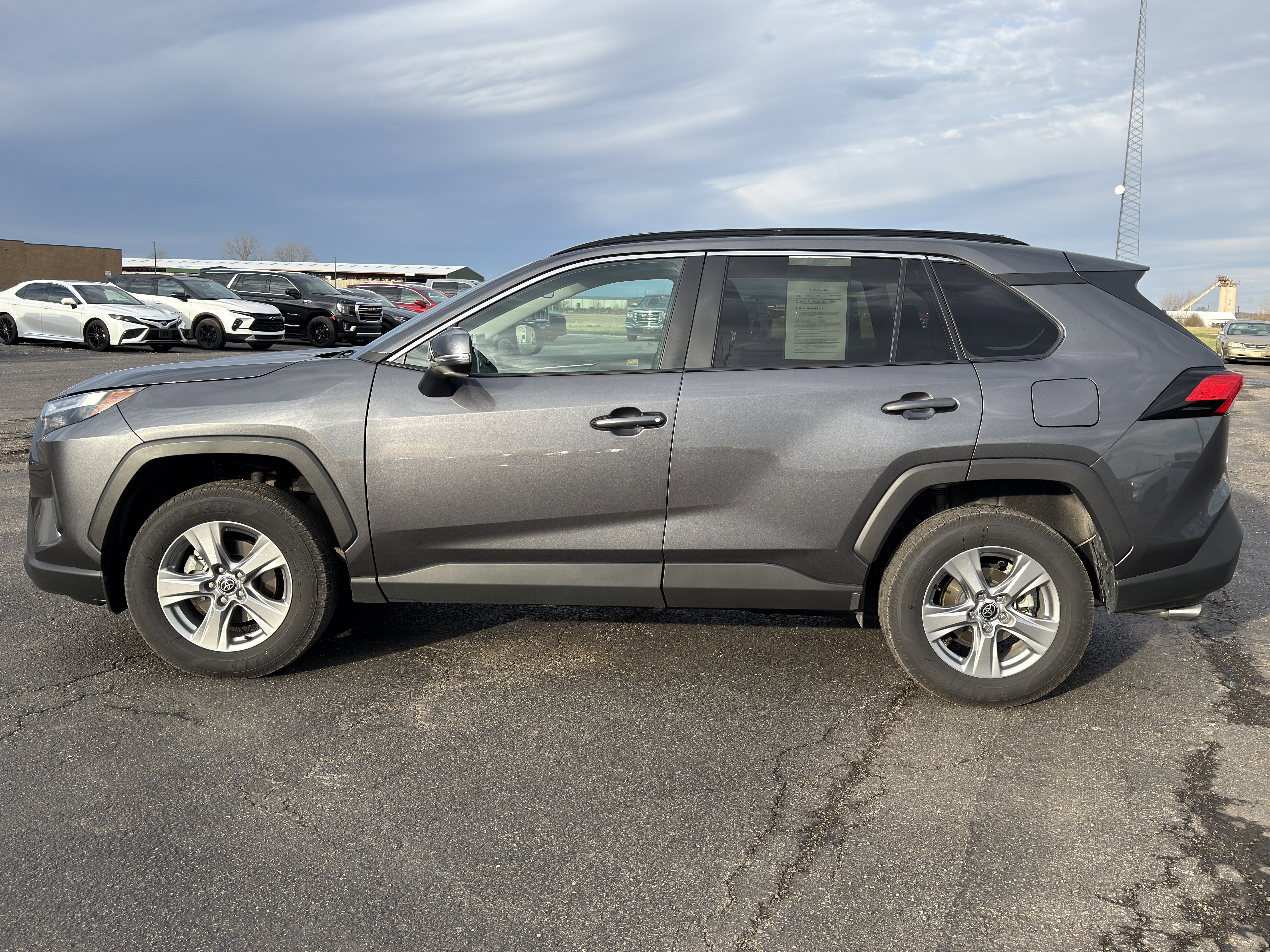 Used 2022 Toyota RAV4 XLE w/ Convenience Package image 6