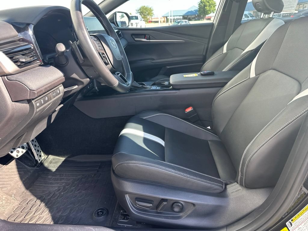 Used 2025 Toyota Camry SE w/ Multimedia Upgrade Package FWD image 15