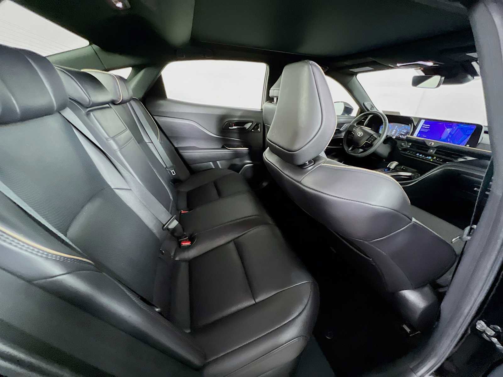 Used 2023 Toyota Crown Limited image 28