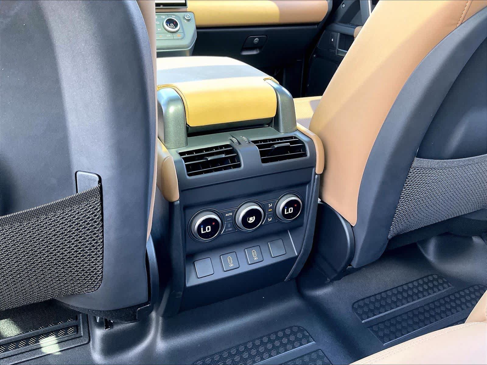 New 2026 Land Rover Defender 110 X-Dynamic SE AWD/4WD image 16