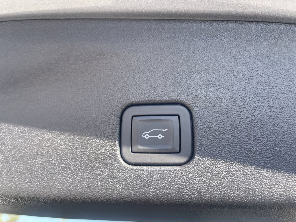 Used 2025 Cadillac Optiq Sport 2 w/ LPO, Floor Liner Package AWD/4WD image 7