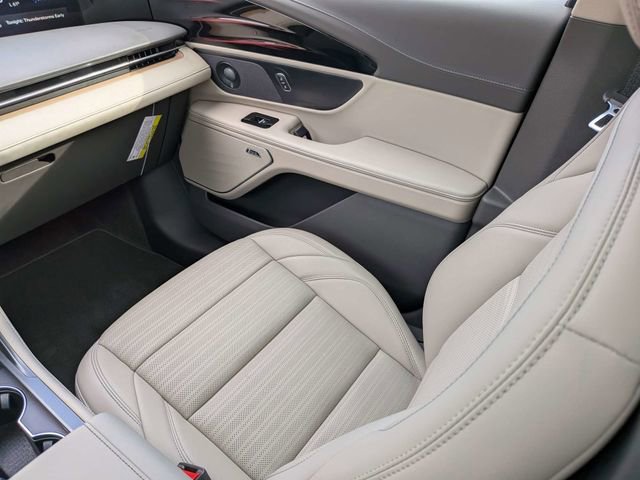 Used 2025 Lincoln Nautilus Reserve image 16