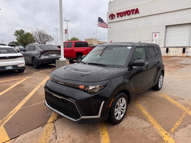 Used 2025 Kia Soul LX image 2