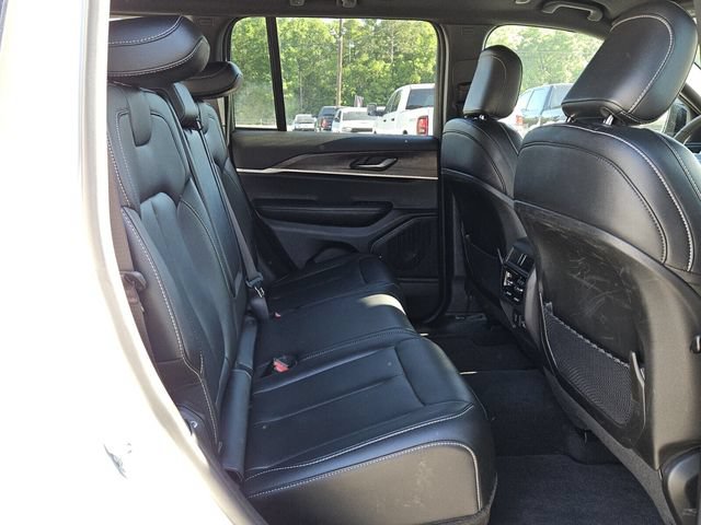 Used 2025 Jeep Grand Cherokee Limited AWD/4WD image 14
