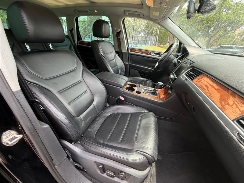 Used 2012 Volkswagen Touareg Sport AWD/4WD image 20