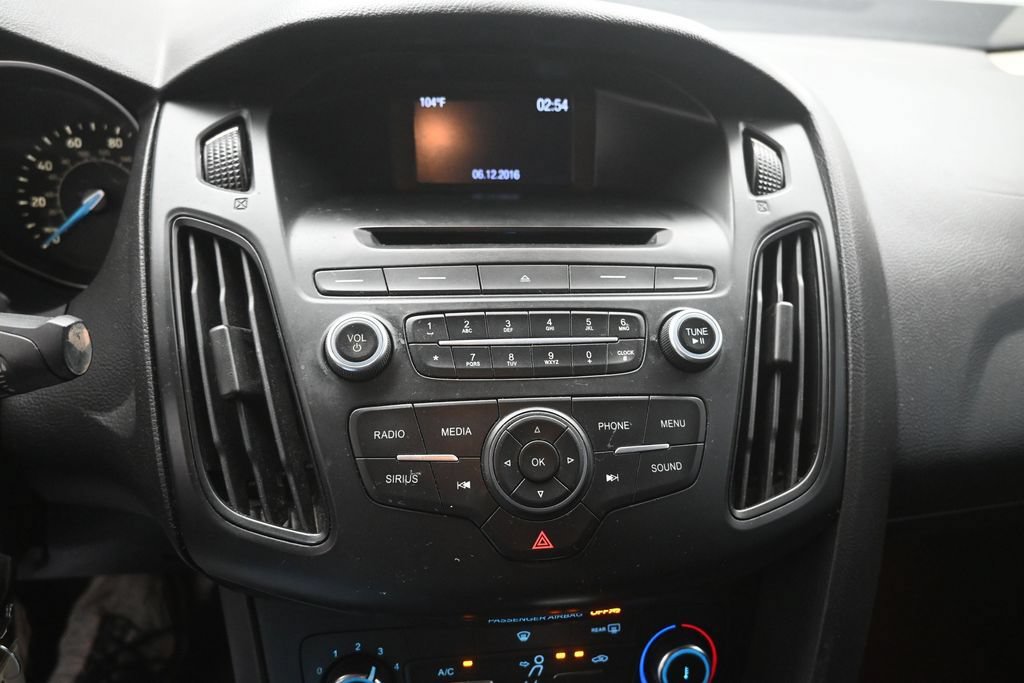 Used 2016 Ford Focus SE FWD image 9