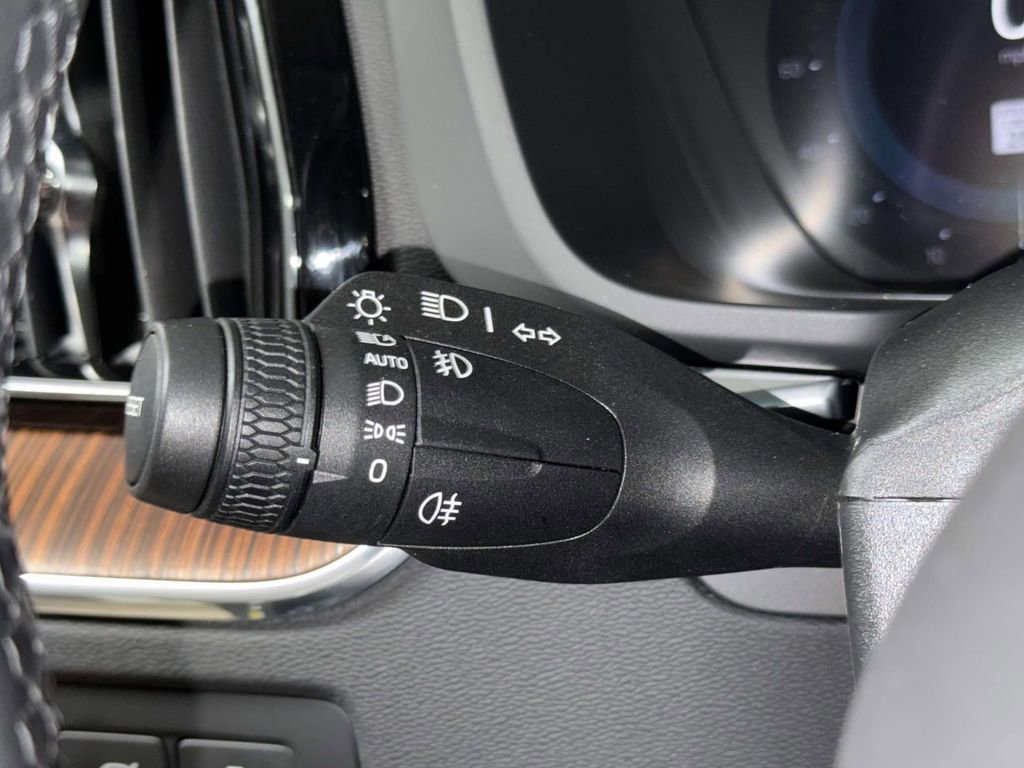 Used 2023 Volvo XC60 T8 Plus w/ Climate Package image 28