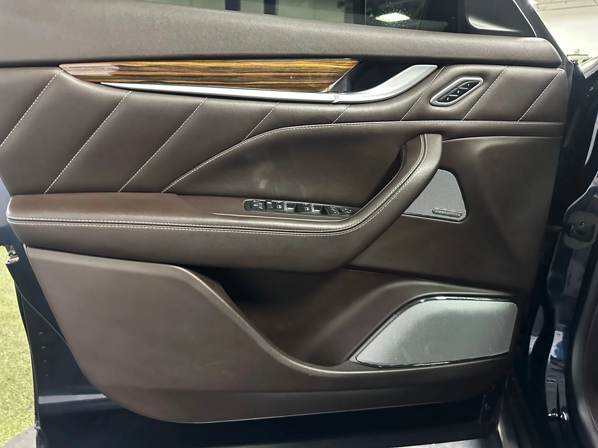 Used 2019 Maserati Levante GranLusso AWD/4WD image 12