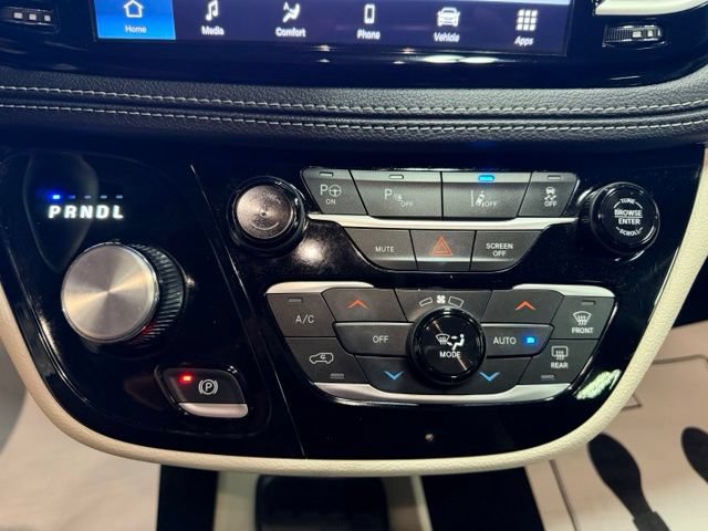 Used 2023 Chrysler Pacifica Touring-L FWD image 46