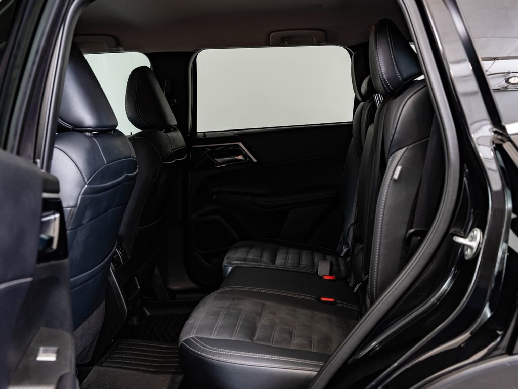 Used 2024 Mitsubishi Outlander SE image 42