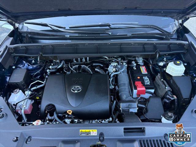 Certified 2021 Toyota Highlander Platinum AWD/4WD image 30