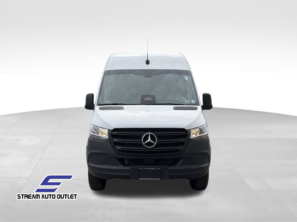 Used 2025 Mercedes-Benz Sprinter 2500 image 2