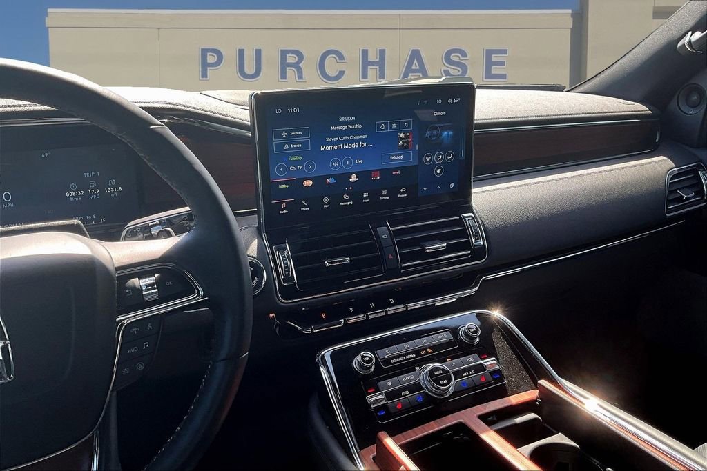 Used 2024 Lincoln Navigator L Reserve AWD/4WD image 11