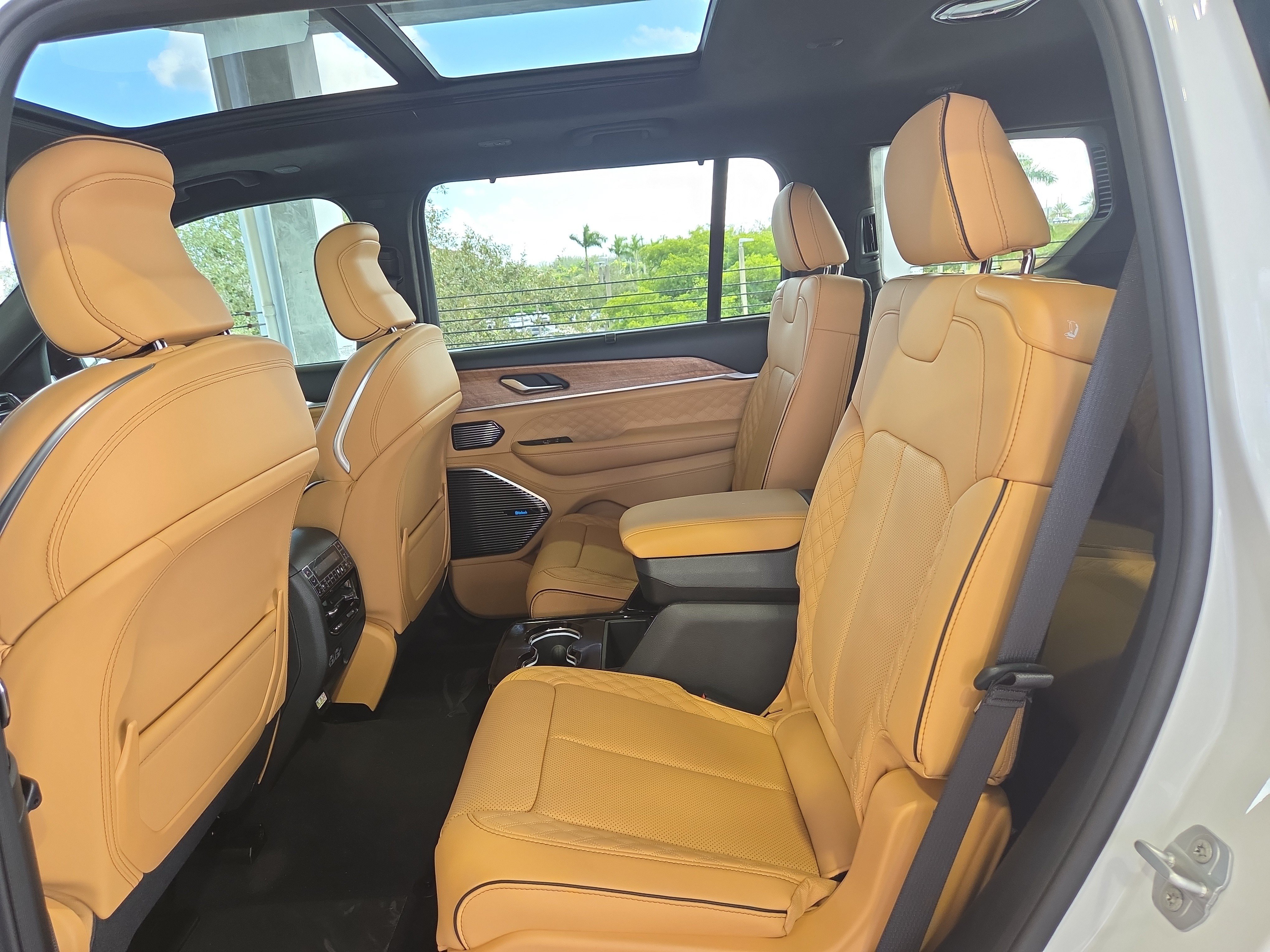 New 2025 Jeep Grand Cherokee L Summit AWD/4WD image 15