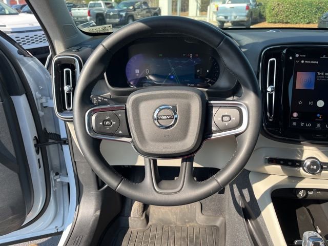 Used 2024 Volvo XC40 B5 Plus w/ Protection Package Premier image 20