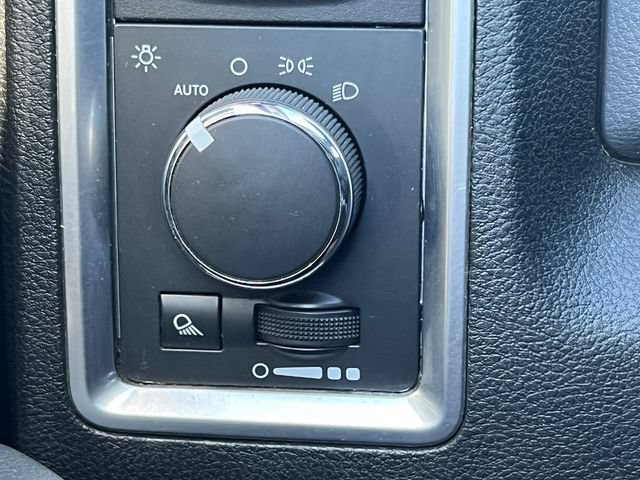 Used 2014 RAM 1500 Classic SLT AWD/4WD image 17