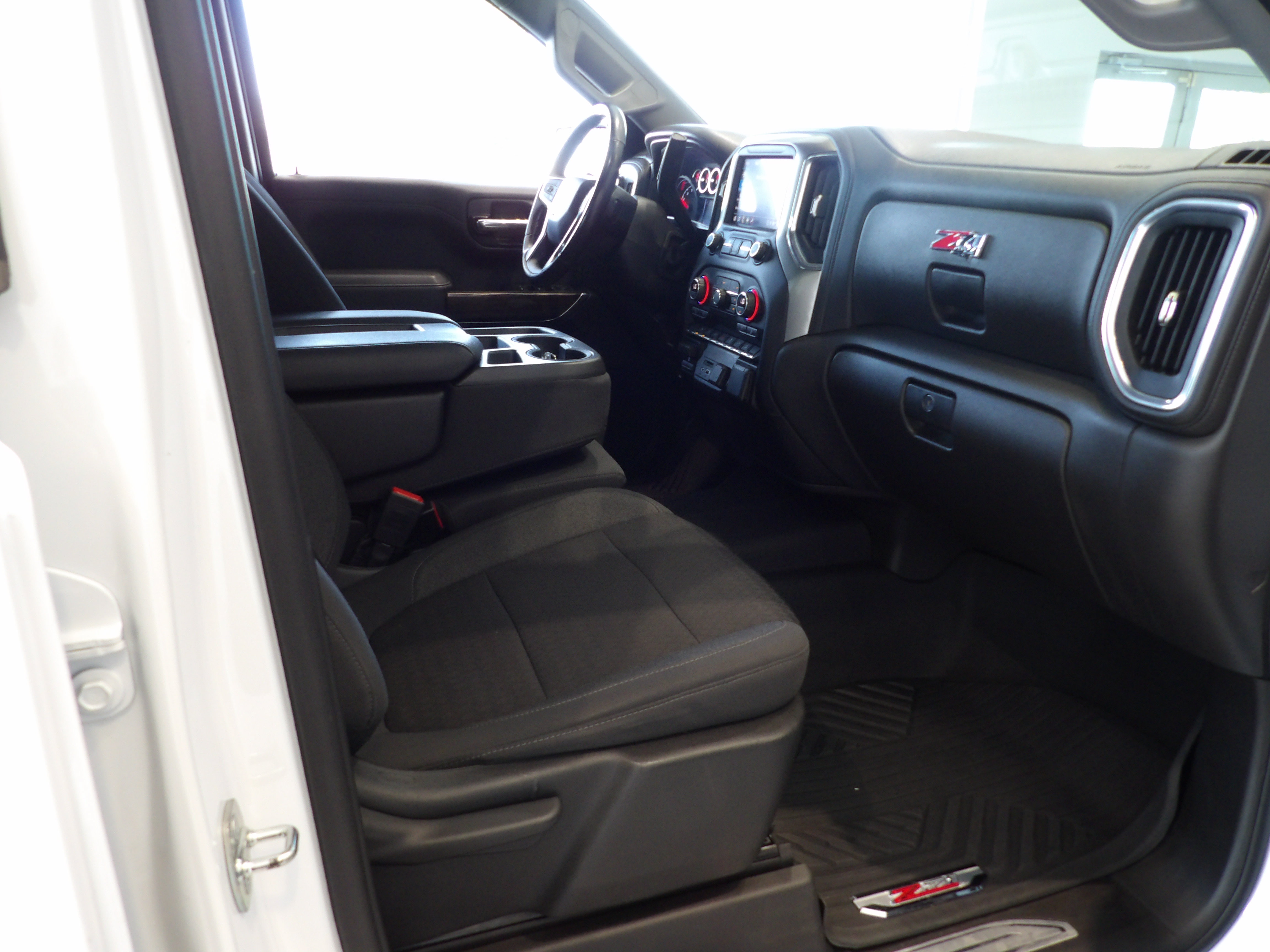 Used 2021 Chevrolet Silverado 1500 LT AWD/4WD image 23