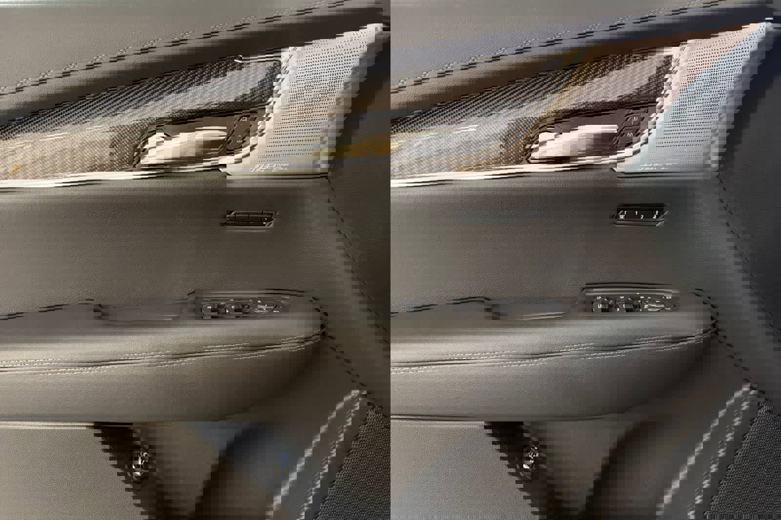 Used 2023 Cadillac XT6 Sport w/ Technology Package image 12