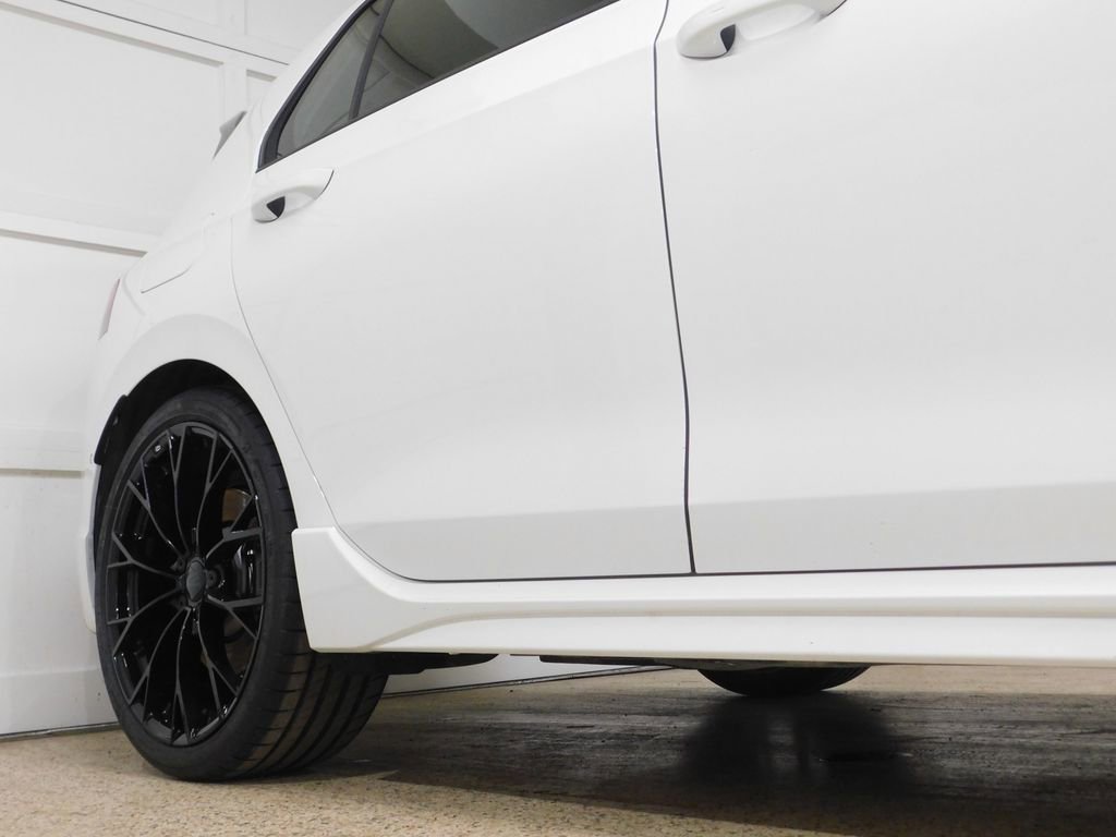 Used 2025 Volkswagen Golf R Black Edition image 10