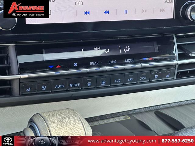 Used 2022 Toyota Sienna Platinum image 35