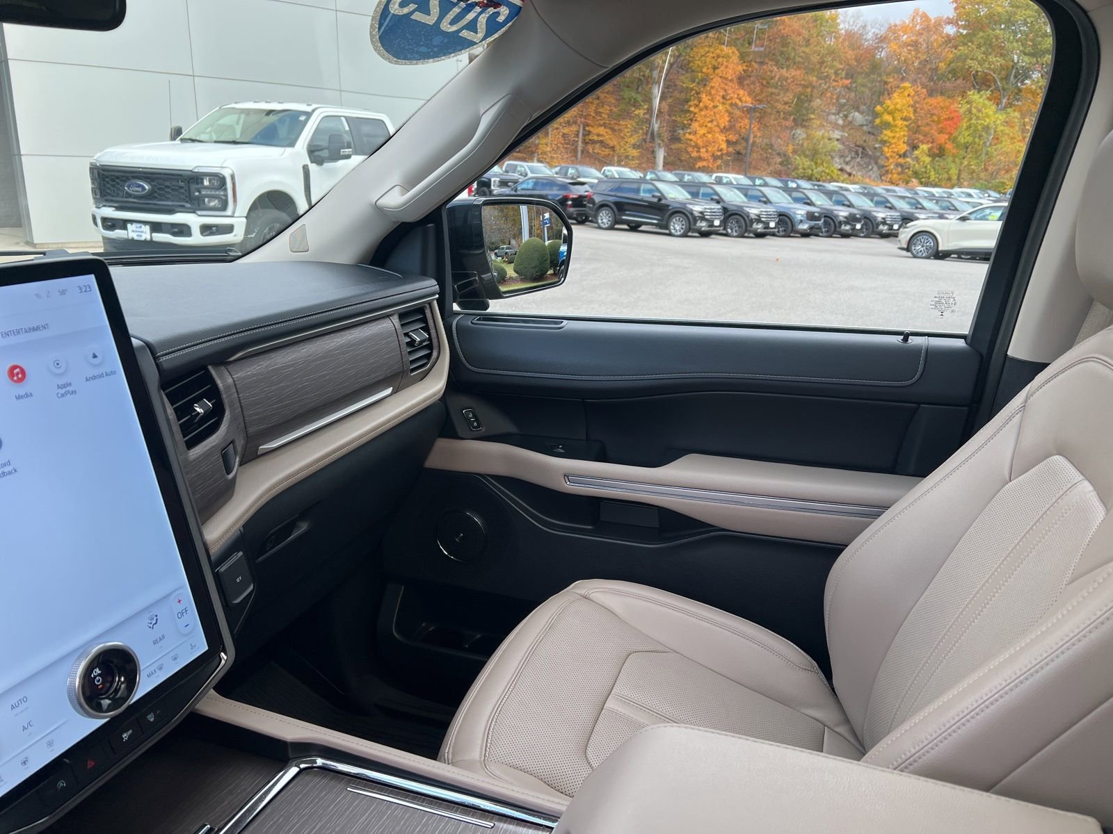 Used 2023 Ford Expedition Limited image 41