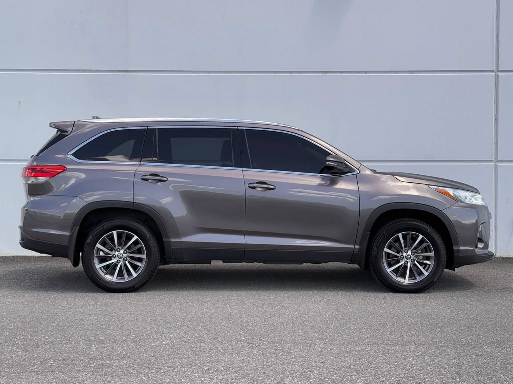Certified 2019 Toyota Highlander XLE AWD/4WD image 8