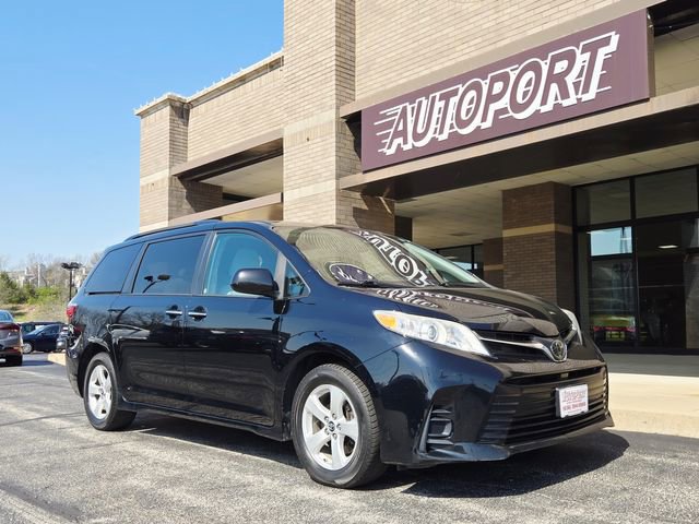 Used 2019 Toyota Sienna LE w/ LE Preferred Package FWD image 1