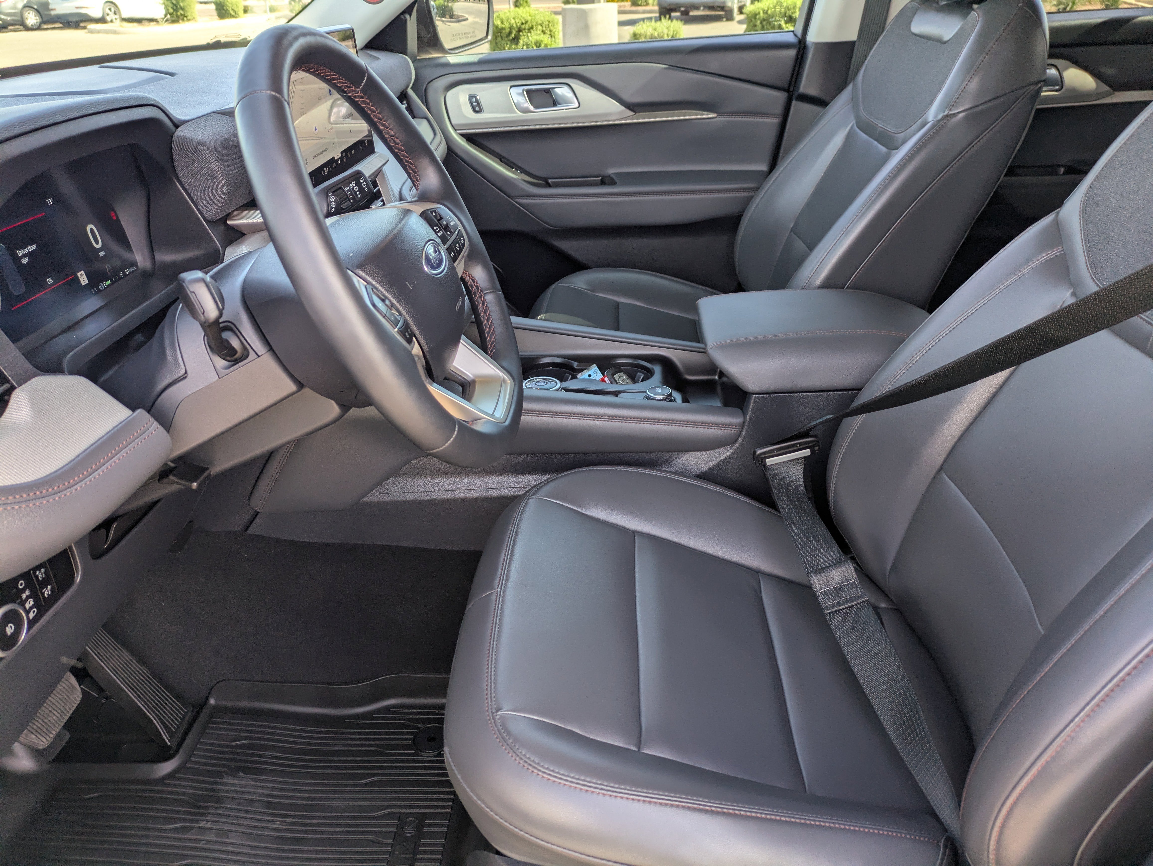 Used 2025 Ford Explorer Active w/ Active Comfort Package RWD image 26