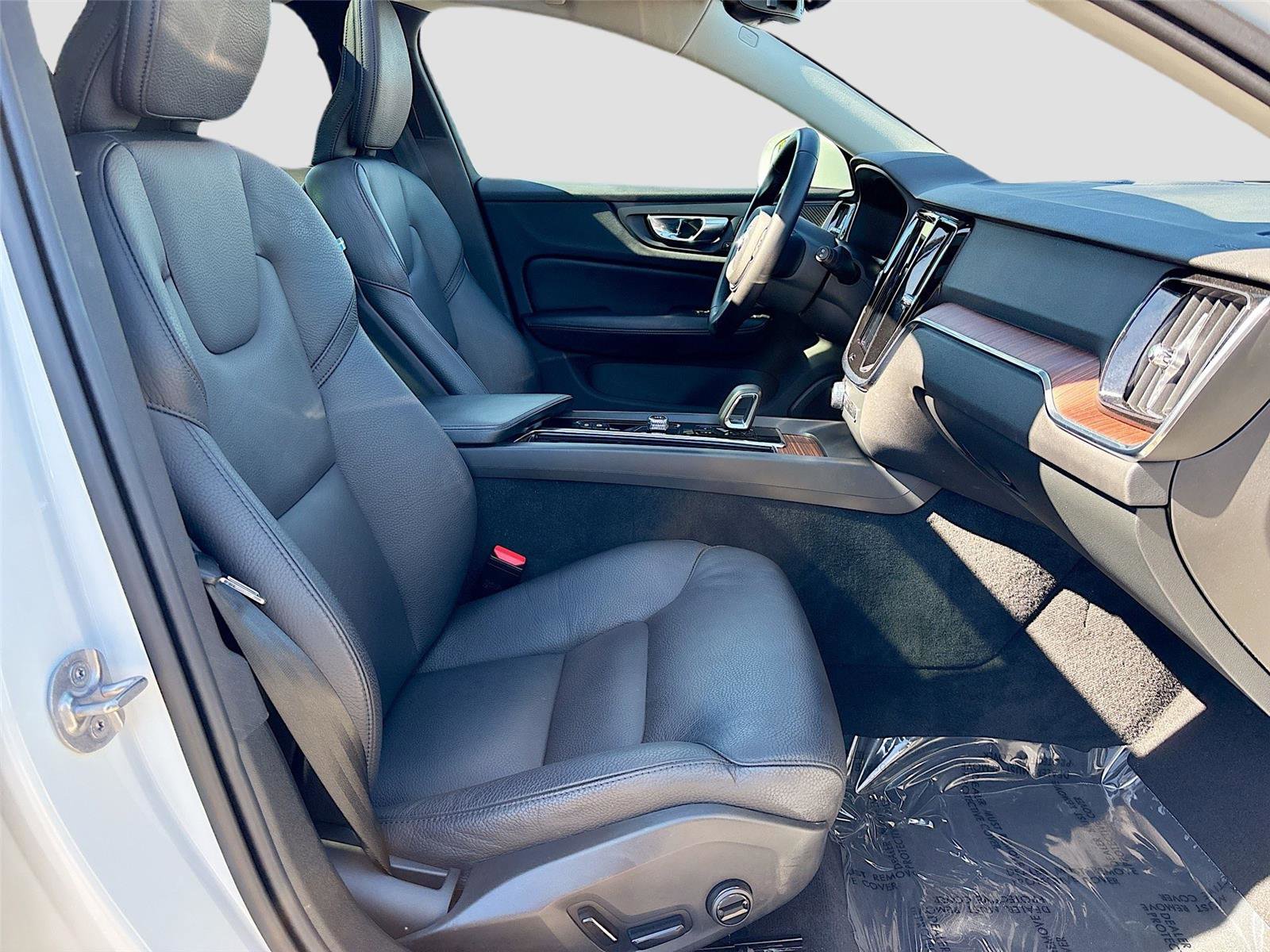 Used 2025 Volvo V60 B5 Cross Country Plus image 30