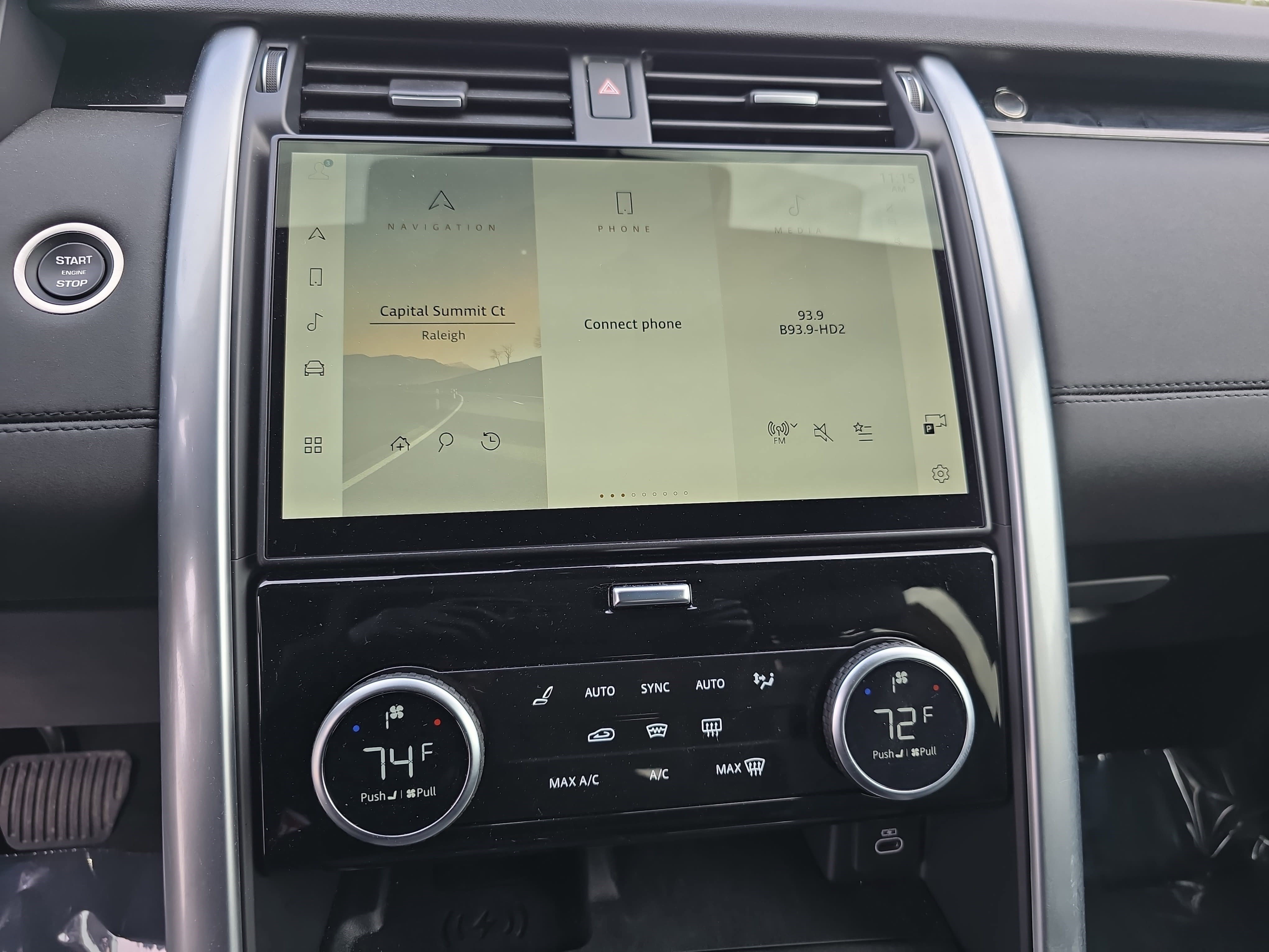 Used 2025 Land Rover Discovery S image 22