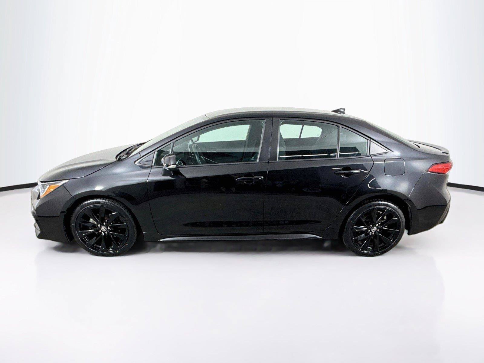 Used 2021 Toyota Corolla SE FWD image 2