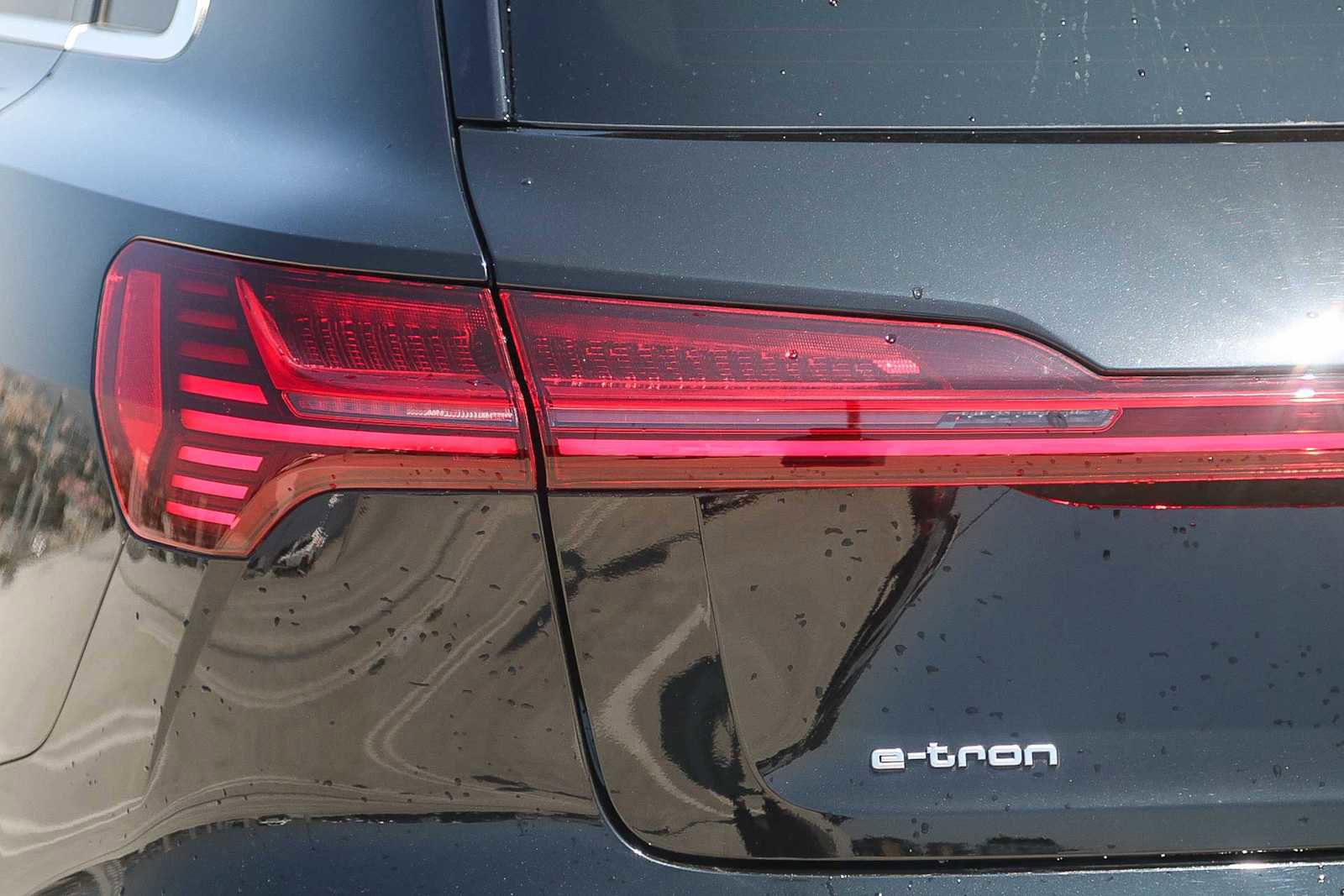 Used 2022 Audi e-tron Premium image 9