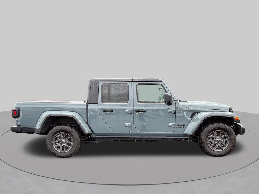 Used 2024 Jeep Gladiator Sport w/ Dual Top Group AWD/4WD image 9