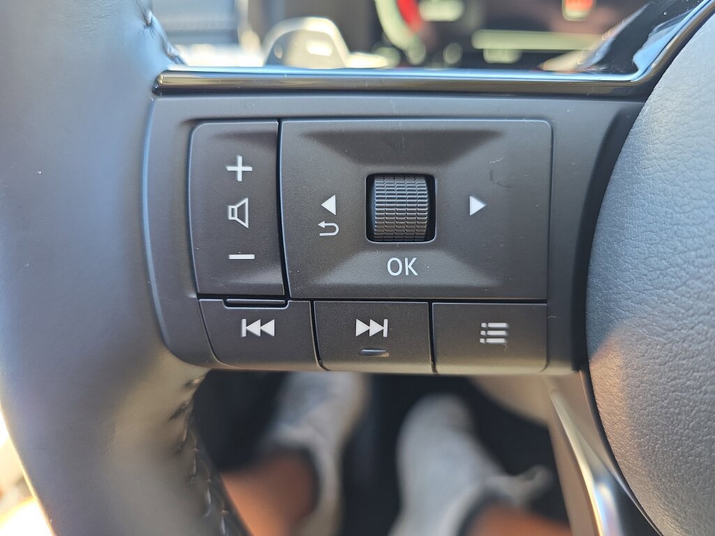 New 2025 Nissan Pathfinder Platinum image 12