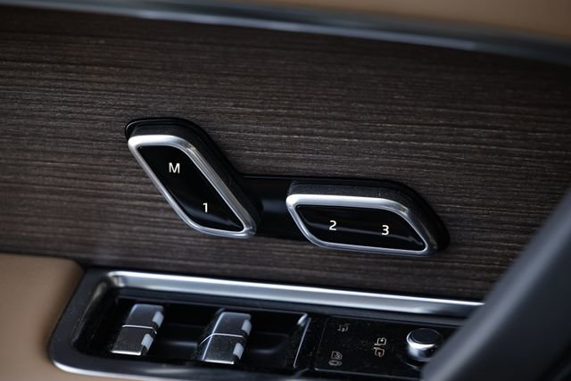 New 2026 Land Rover Range Rover Long Wheelbase SE image 18