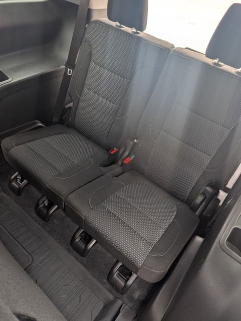 Used 2023 GMC Acadia SLE w/ Driver Convenience Package image 32