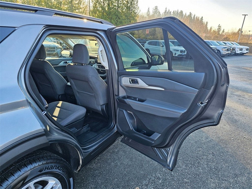 Used 2025 Ford Explorer Active image 27