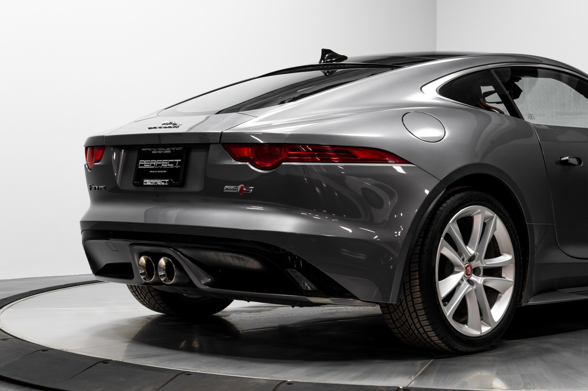 Used 2016 Jaguar F-TYPE S image 13
