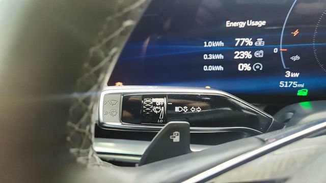 Used 2025 Cadillac Lyriq Sport AWD/4WD image 43