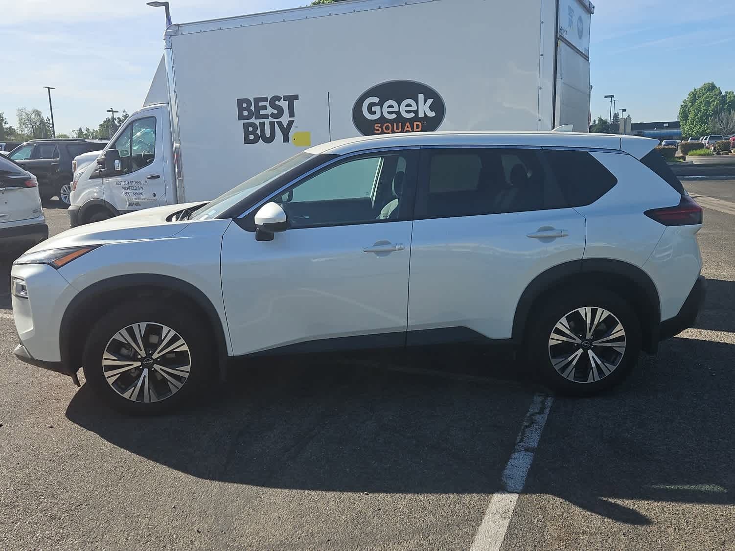 Used 2022 Nissan Rogue SV image 5