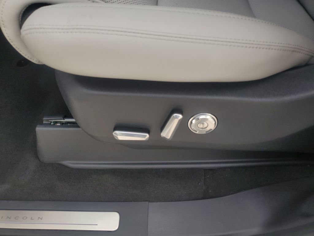 New 2025 Lincoln Navigator L Reserve image 22