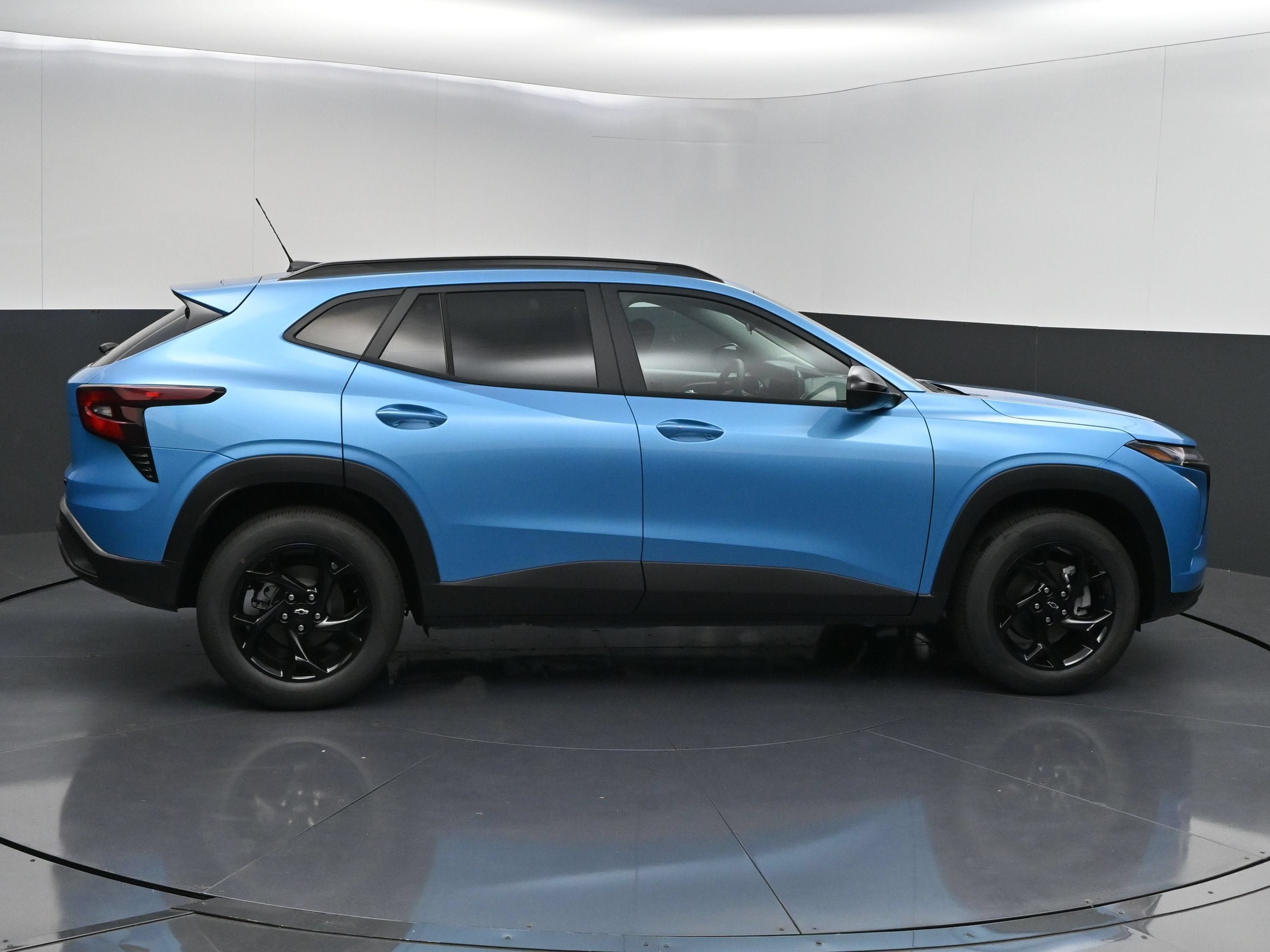New 2026 Chevrolet Trax LT w/ Sunroof Package FWD image 9