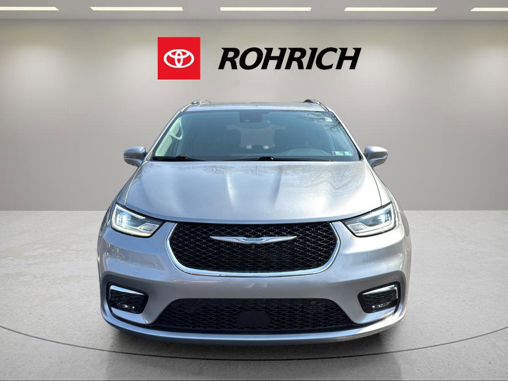 Used 2021 Chrysler Pacifica Touring-L image 2