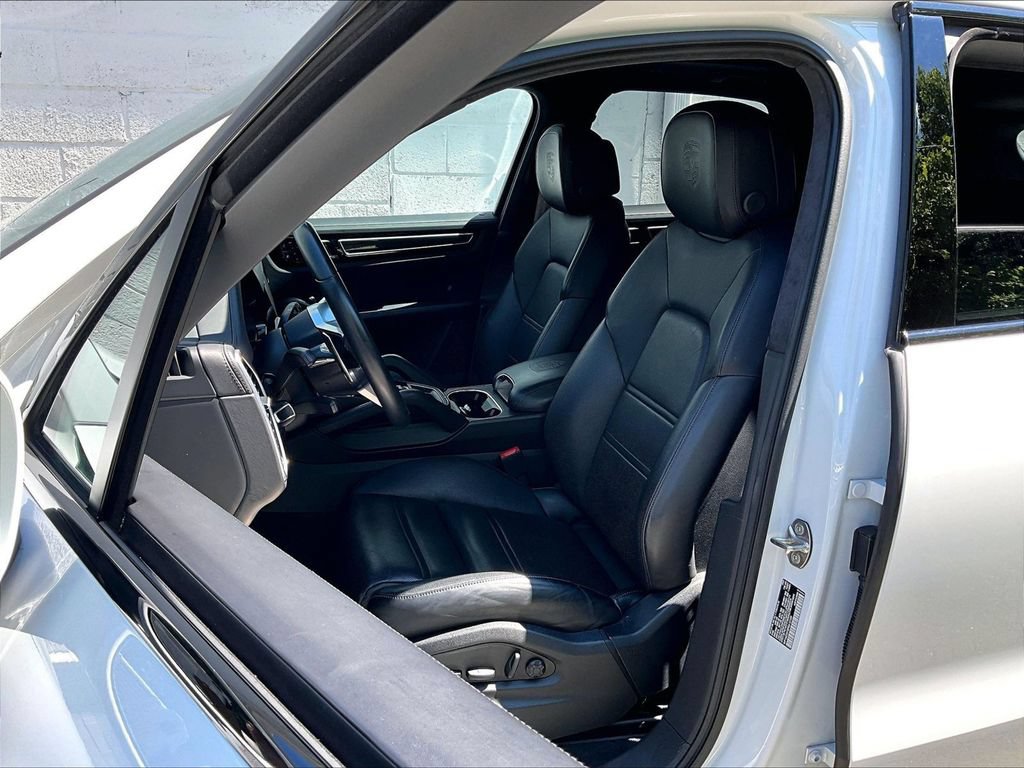 Certified 2023 Porsche Cayenne Platinum Edition AWD/4WD image 5