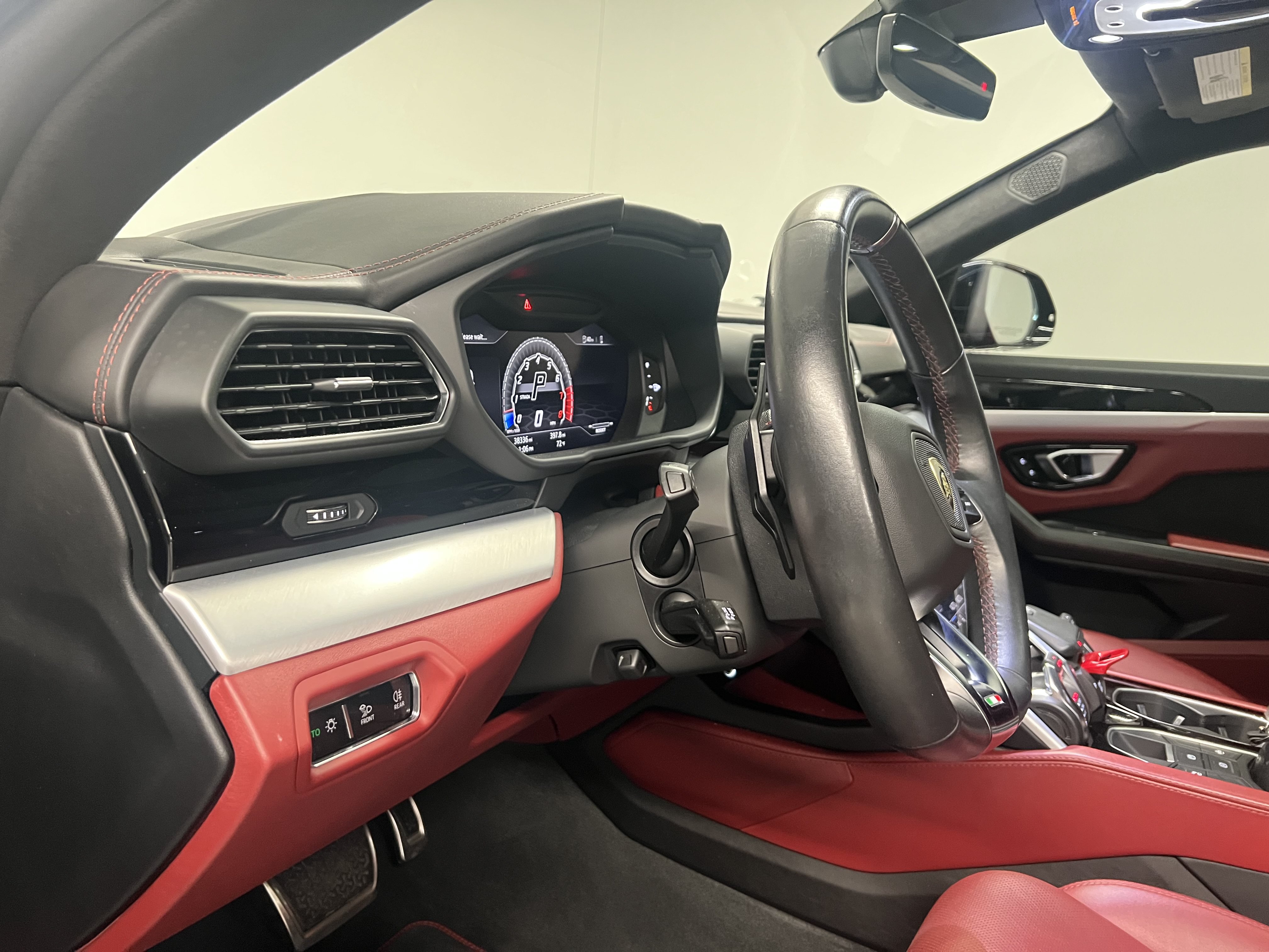 Used 2019 Lamborghini Urus AWD/4WD image 16